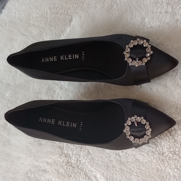Anne Klein Shoes - Anne Klein Raylee 2" Pump Women's Size 7 Pointed Toe W/ Sparkling Brooch Dressy